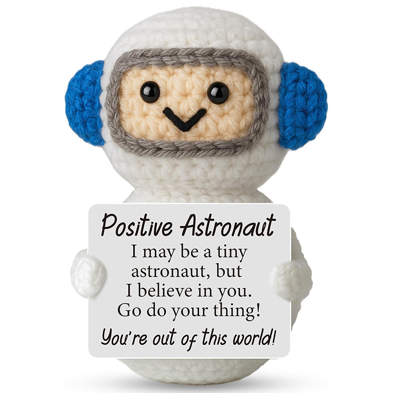 Home Textiles Today - Poupées astronautes en crochet faites à